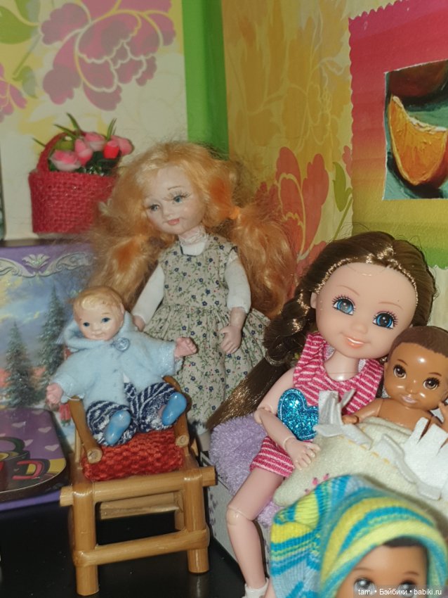 В кукольном доме — Коллекции игровых кукол (Playline): фото полок (фото 3)