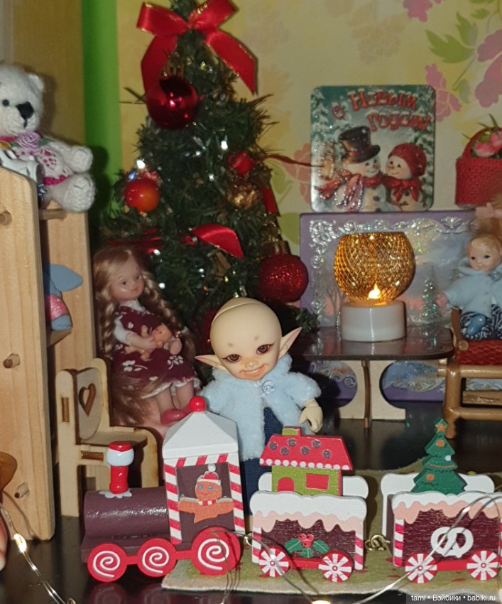 В кукольном доме — Коллекции игровых кукол (Playline): фото полок (фото 6)