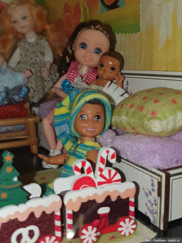 В кукольном доме — Коллекции игровых кукол (Playline): фото полок (фото 7)