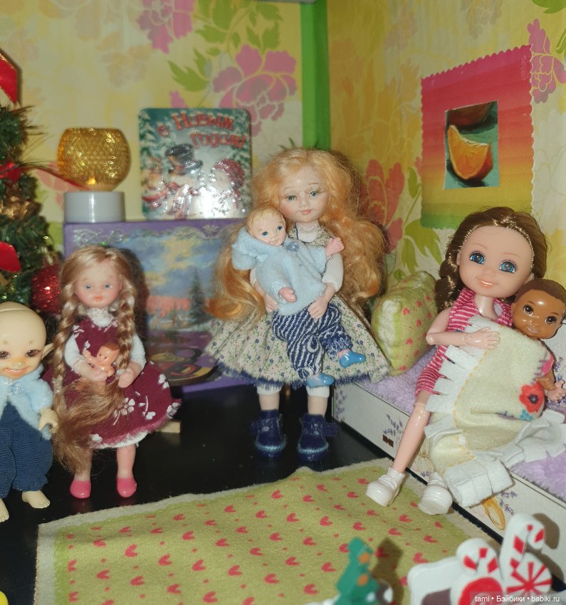 В кукольном доме — Коллекции игровых кукол (Playline): фото полок