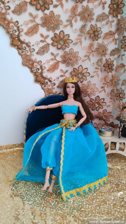 Поппи Паркер с одинаковой рисовкой