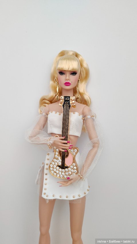 Поппи Паркер с одинаковой рисовкой (фото 4)