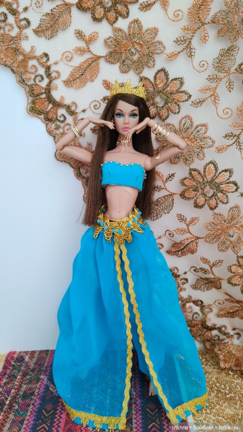 Поппи Паркер с одинаковой рисовкой