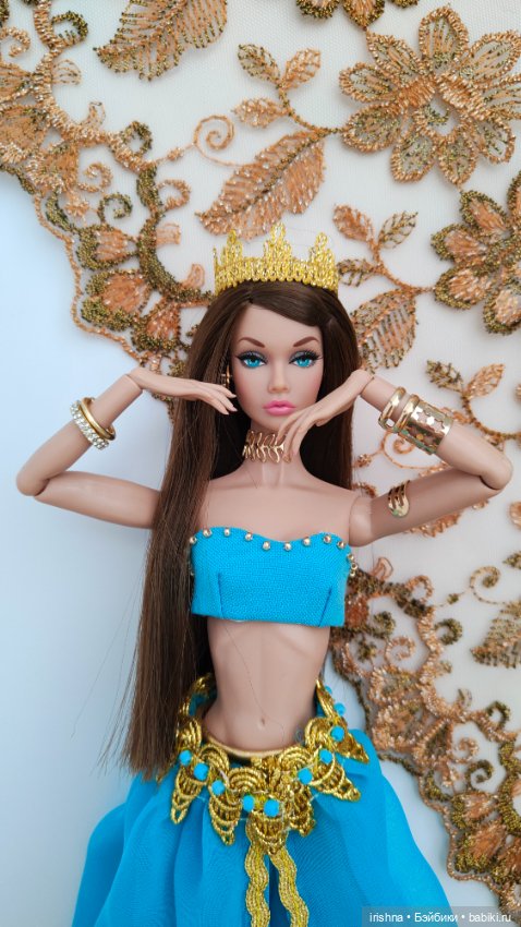 Поппи Паркер с одинаковой рисовкой