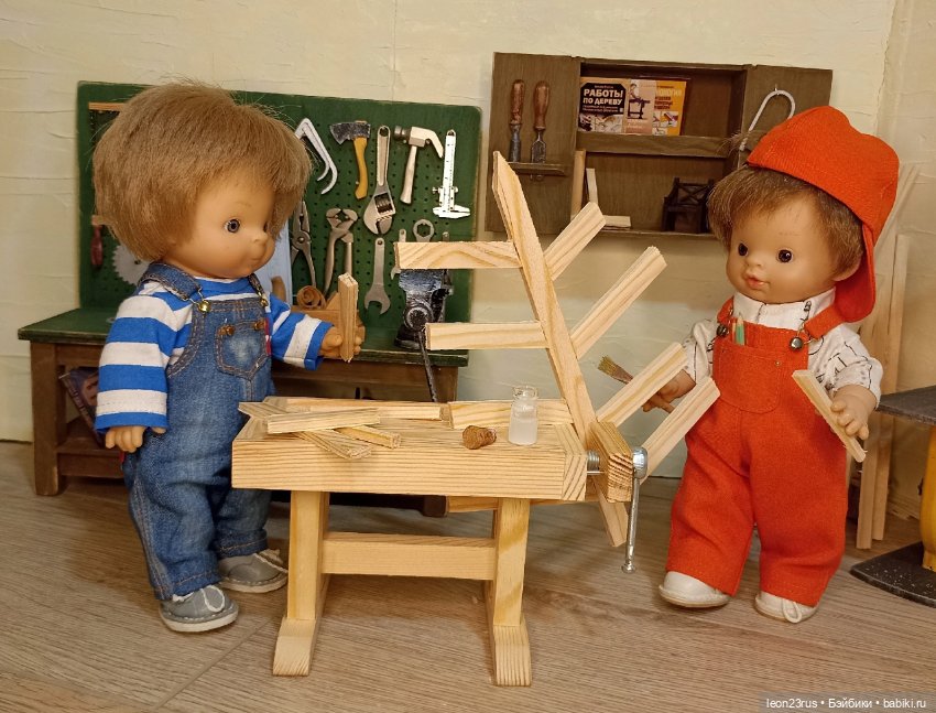 Один день в столярной мастерской Павлуши