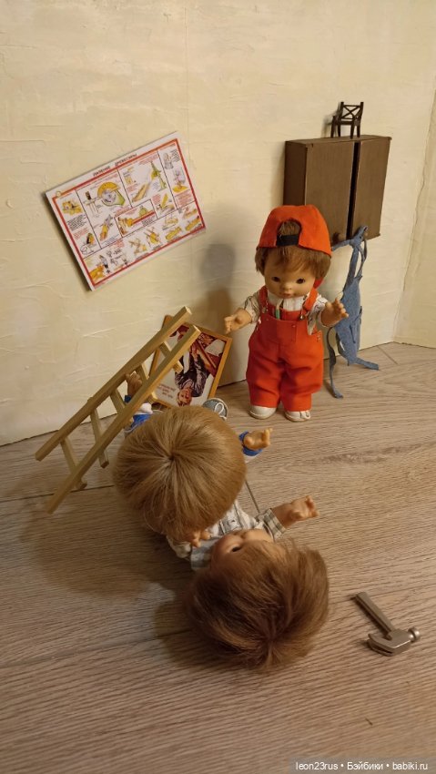 безопасность столярной мастерской. техника безопасности плотника. ручной и электрифицированный столярный инструмент. охрана труда пиление древесины. плакаты в столярную мастерскую.