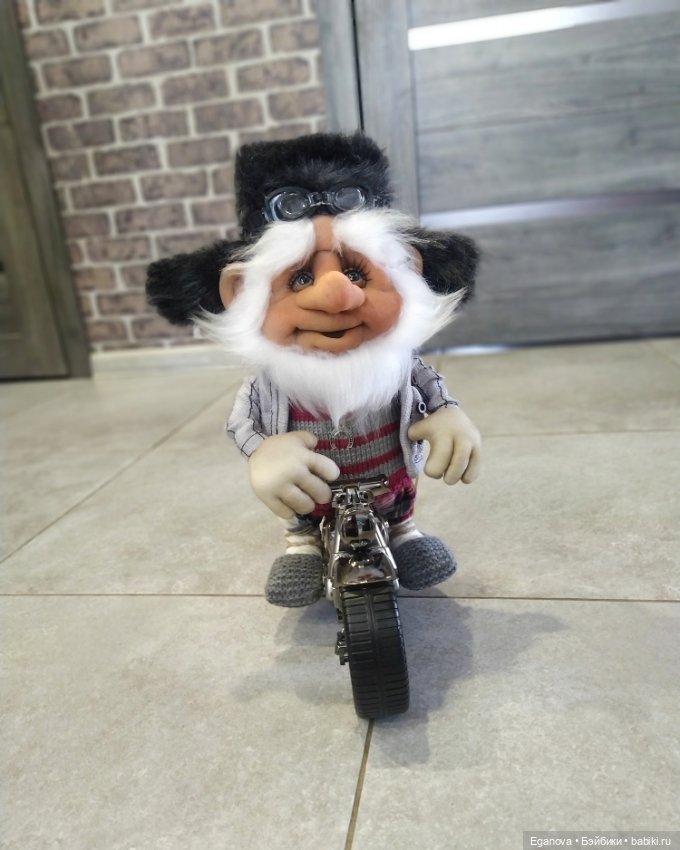 Домовой байкер 😆 — Куклы из капрона и чулочной техники: авторские игрушки (фото 2)