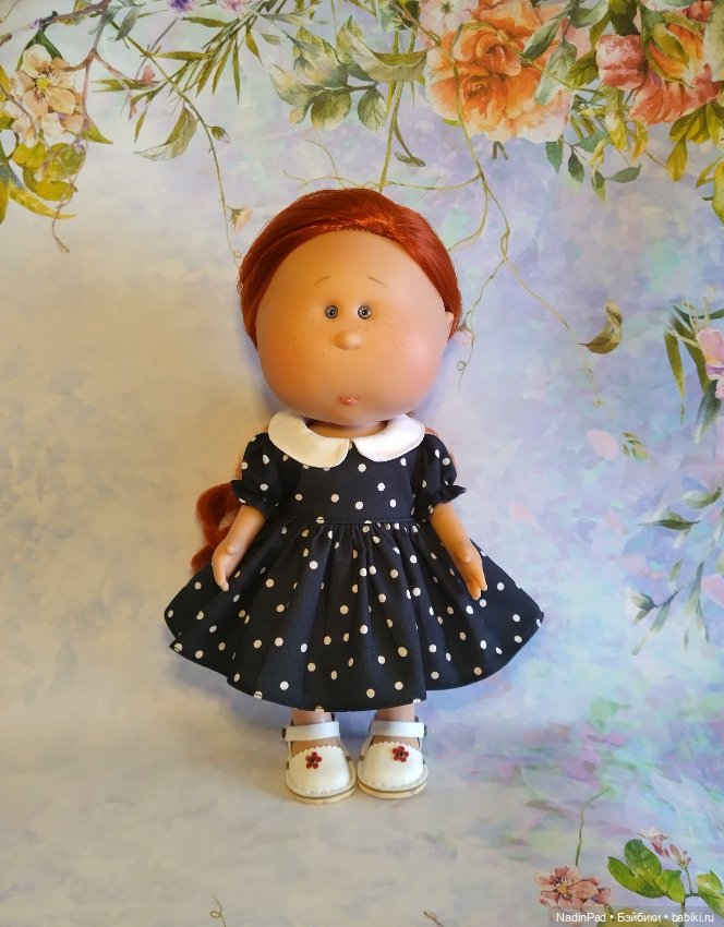 Платье в горошек — Куклы Nines d'Onil (Нинес): Миа (Mia) (фото 2)