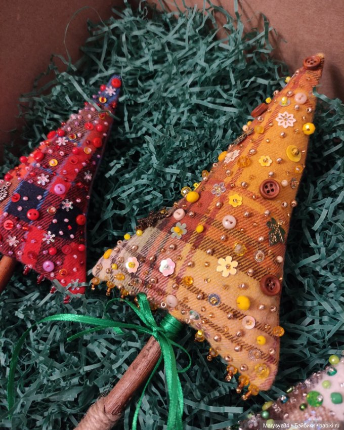 Весёлые ёлки — Авторские игрушки из разных материалов: синельная проволока (фото 5)