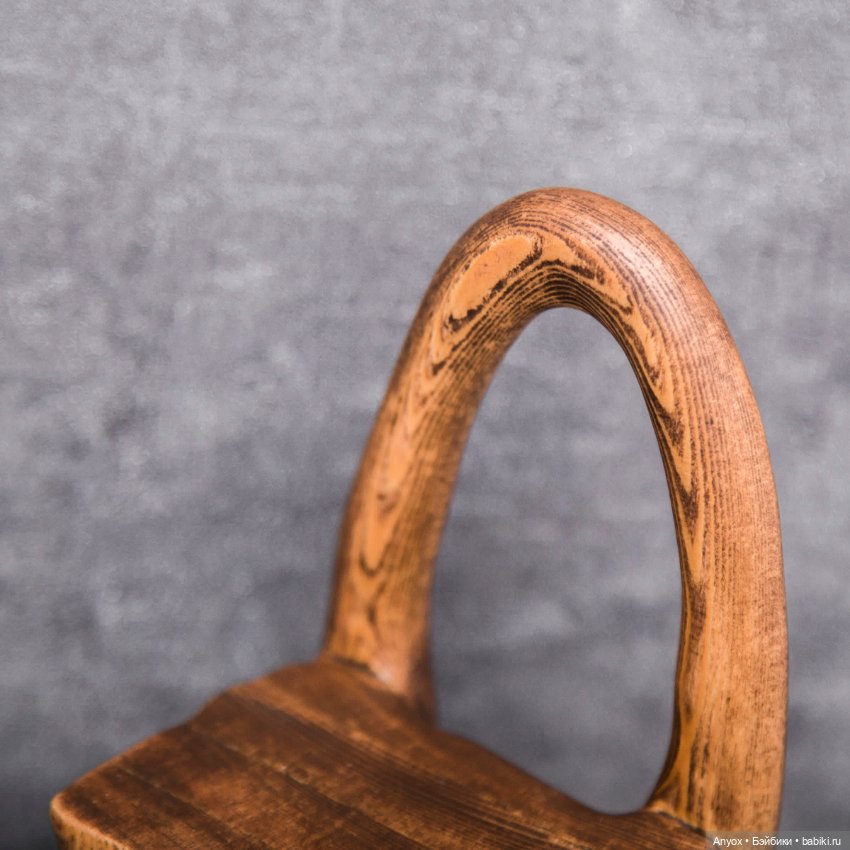 Маленькие стульчики для маленьких Ведьмочек