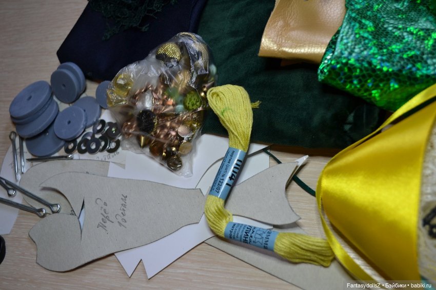 Набор для самостоятельного создания антро куклы Зелёного дракона с выкройками и материалами (фото 9)