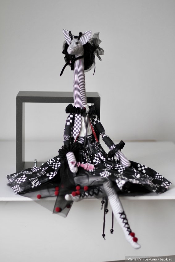 Шахматная королева, фантазии на тему жирафов