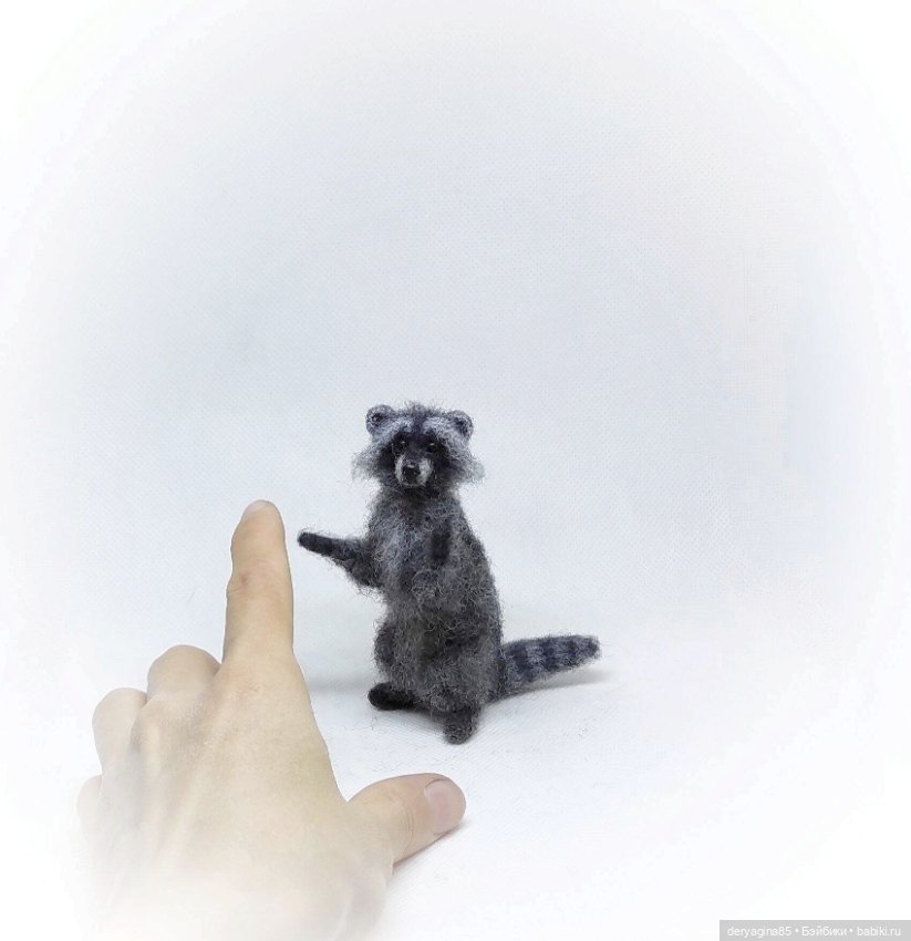 Енотик — Валяные игрушки из шерсти: сухое валяние (фото 5)