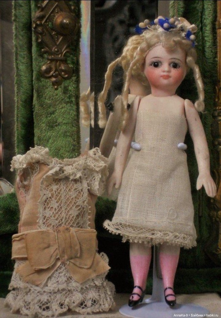 Венки для антикварных кукол