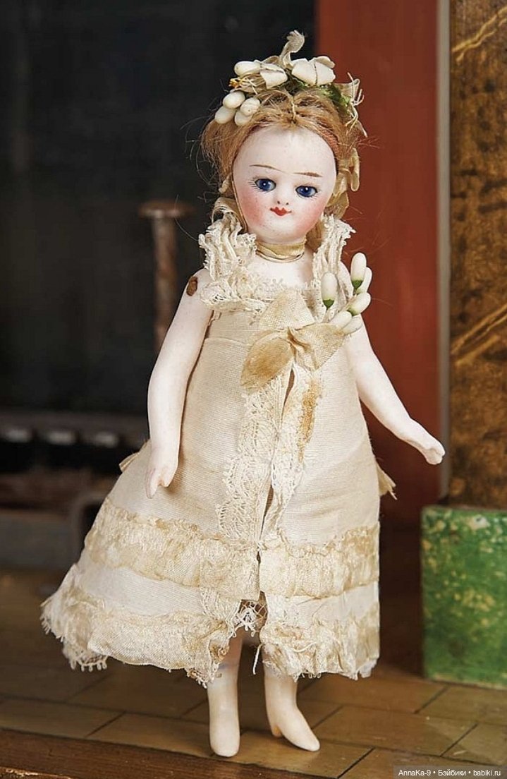 Венки для антикварных кукол