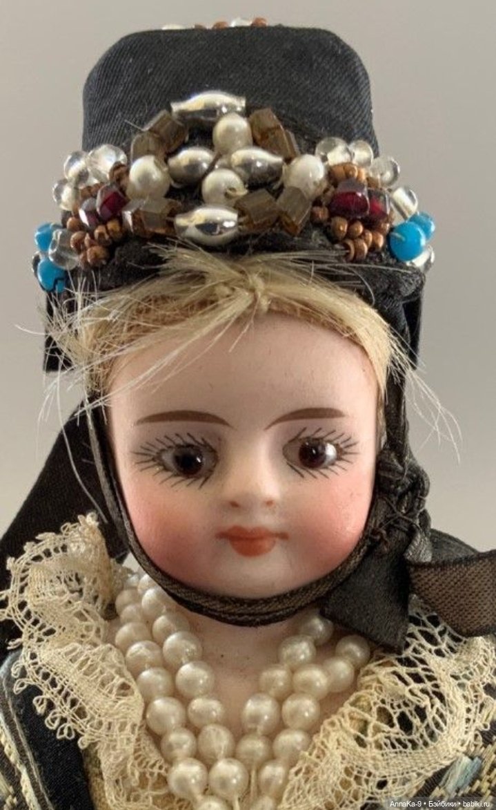 Венки для антикварных кукол