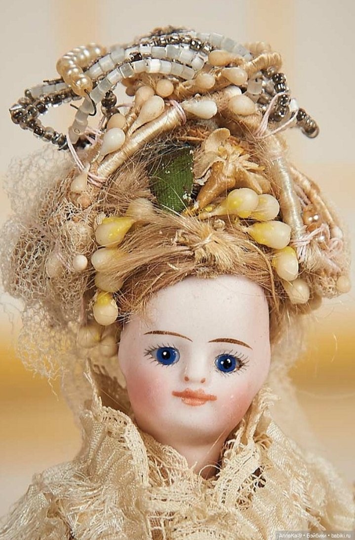 Венки для антикварных кукол