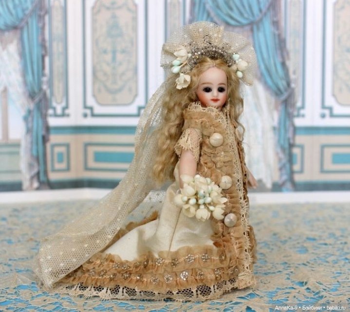 Венки для антикварных кукол