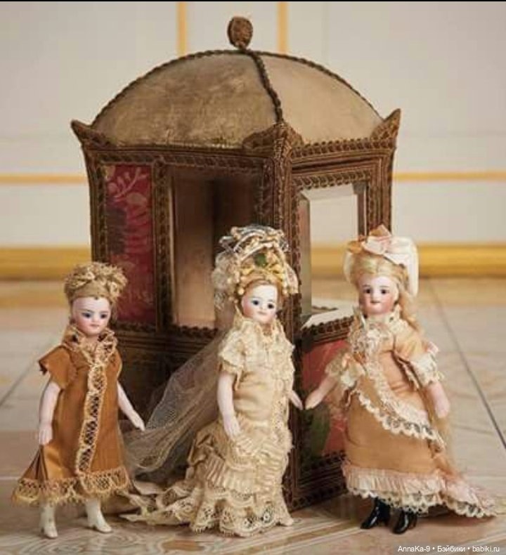 Венки для антикварных кукол