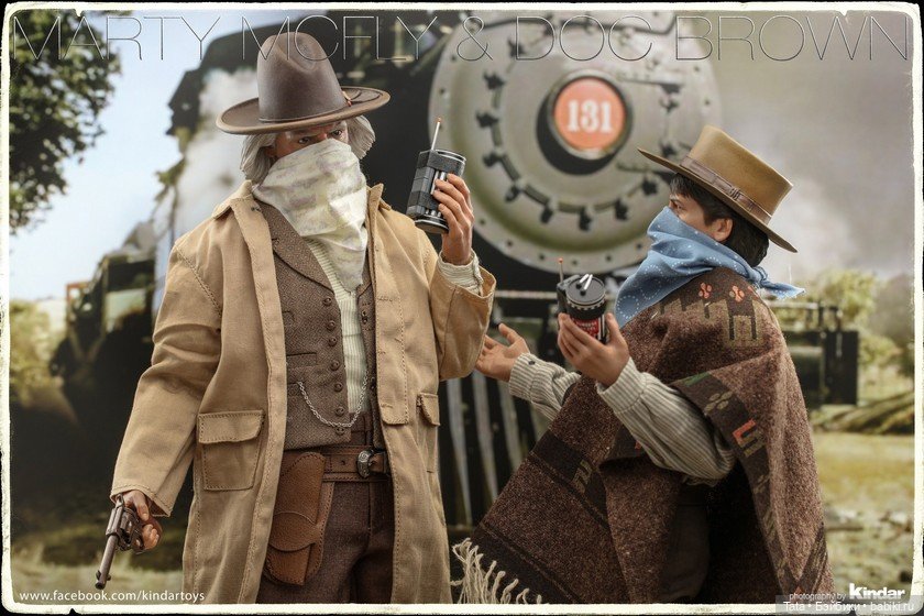 Фотосет фигурки Доктора Брауна - Hot Toys (фото 7)