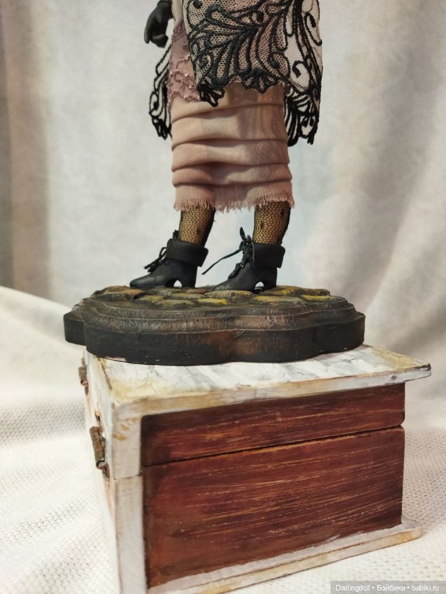 Она пришла с этими невыносимыми желтыми цветами (фото 6)