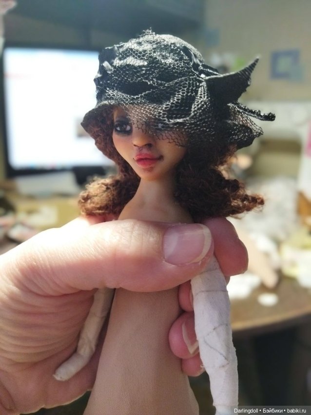 Она пришла с этими невыносимыми желтыми цветами (фото 3)