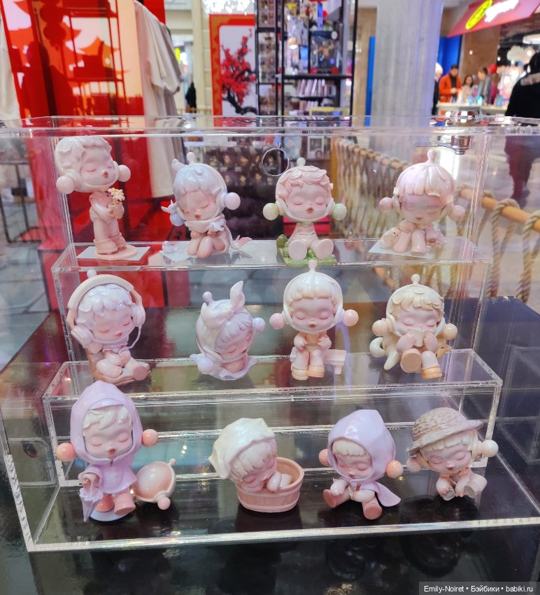 Дождливый понедельник — Коллекции игровых кукол (Playline): фото полок