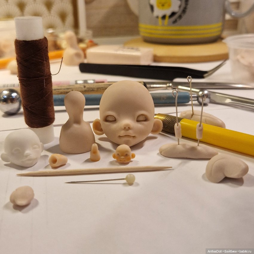 Рождение новой куколки, Поли