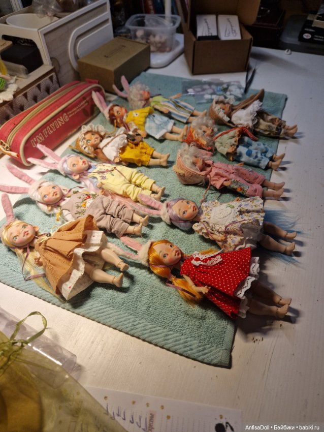 Рождение новой куколки, Поли