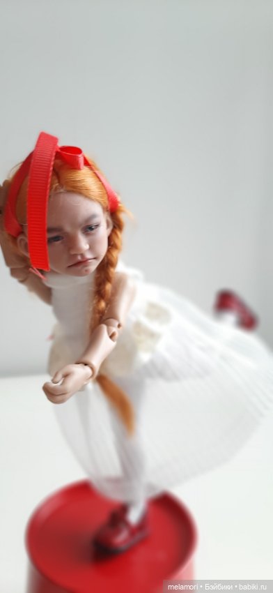 Балерина. Но это неточно или девочка на шаре, ну почти