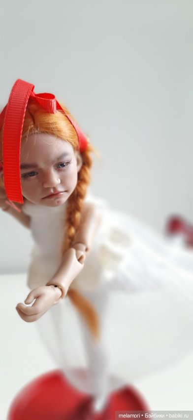 Балерина. Но это неточно или девочка на шаре, ну почти