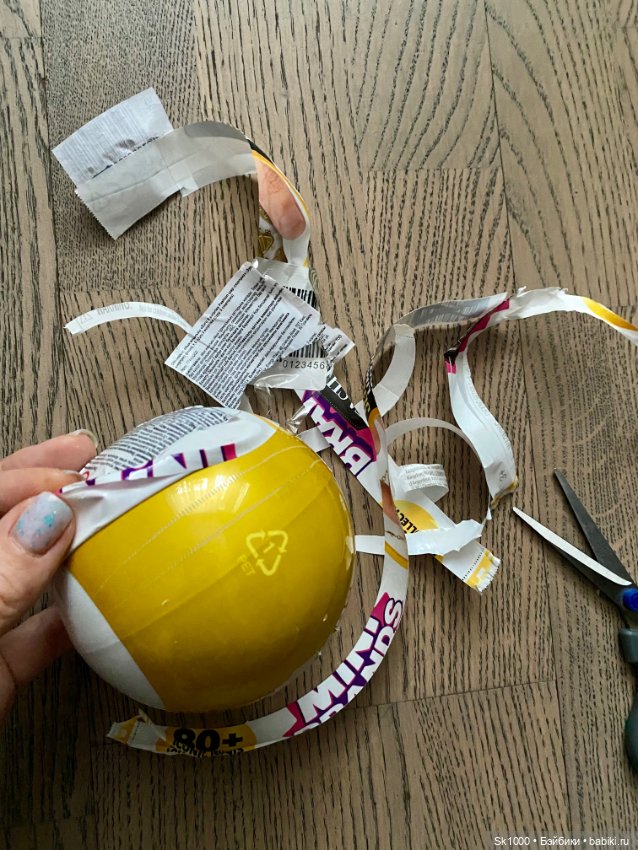 Распакуем шар Mini brands