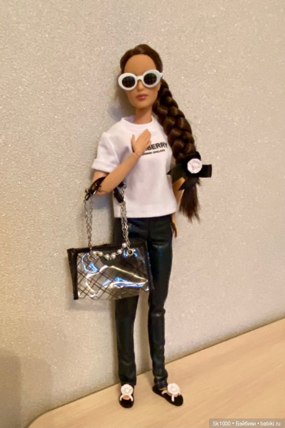 Распакуем шар Mini brands