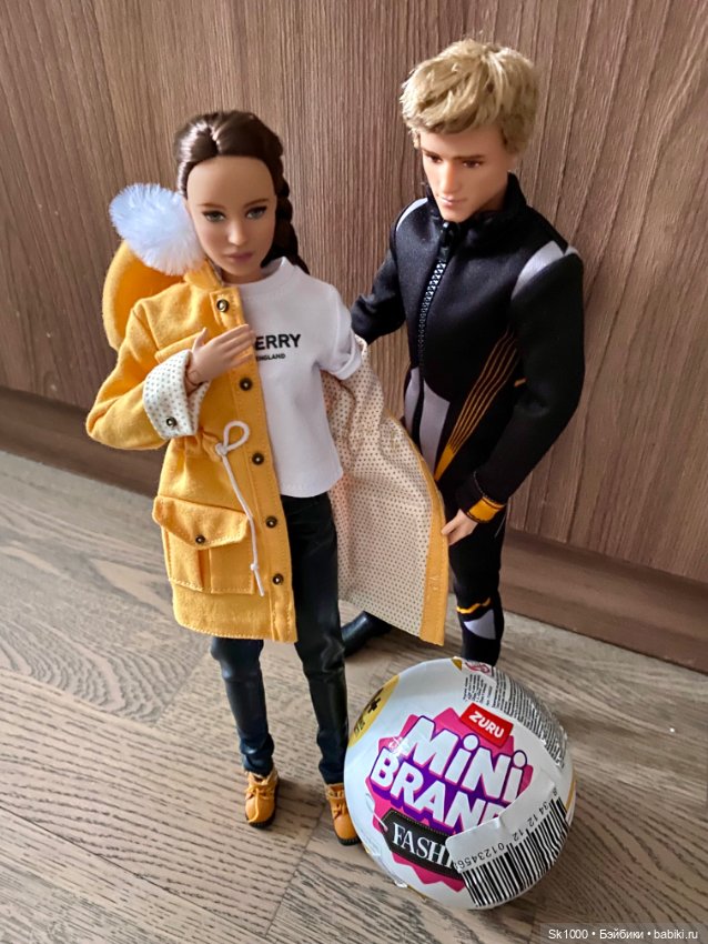 Распакуем шар Mini brands