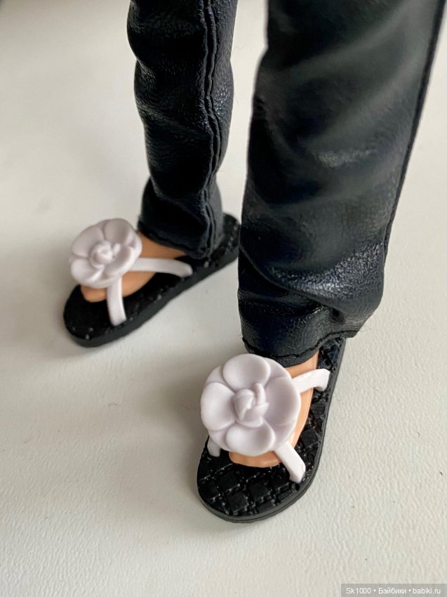 Распакуем шар Mini brands