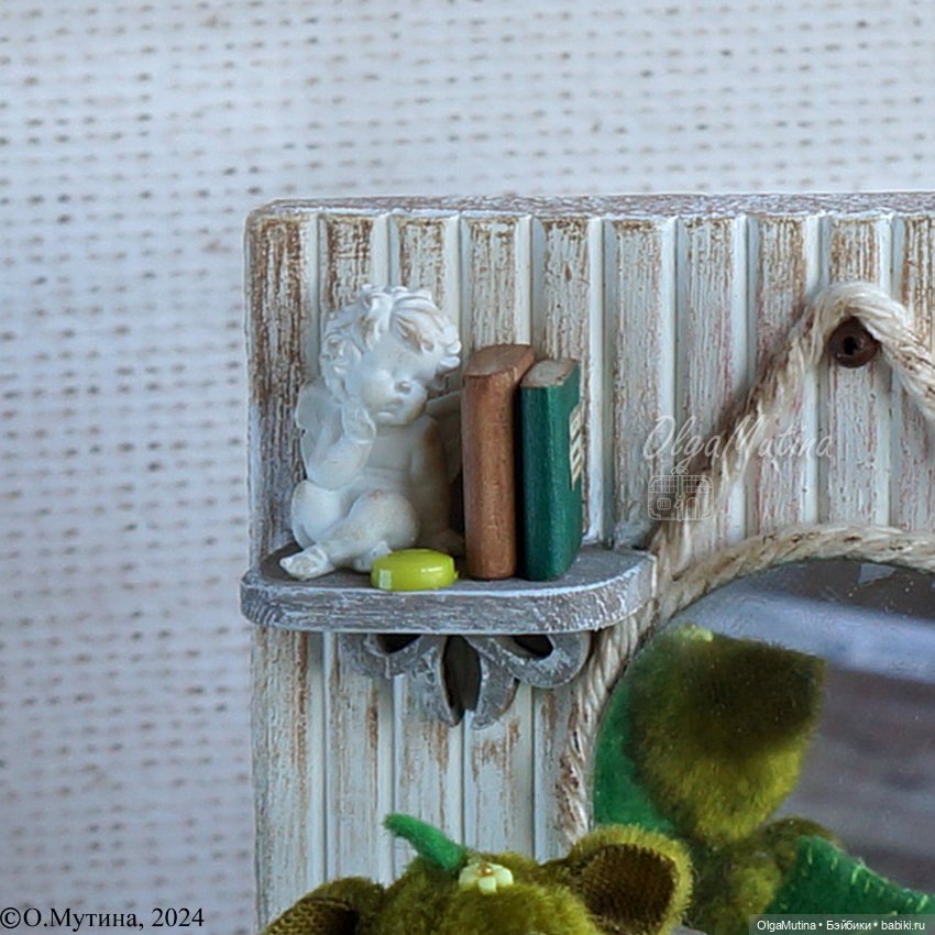 Полочки-витрины для мини кукол и зверят