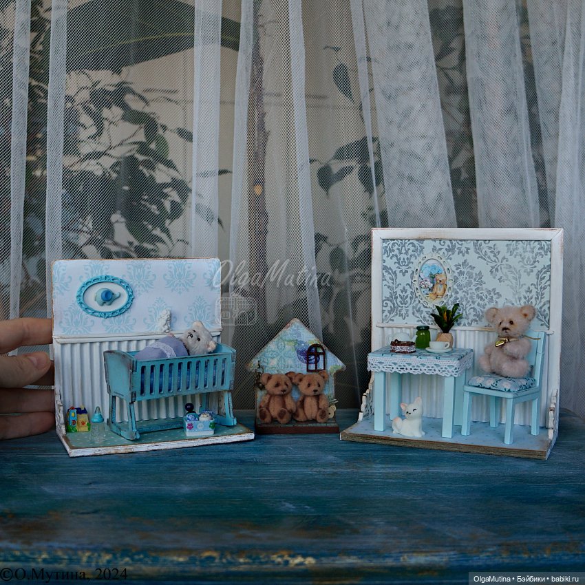 Полочки-витрины для мини кукол и зверят