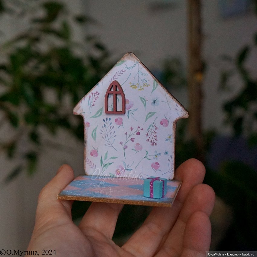 Полочки-витрины для мини кукол и зверят