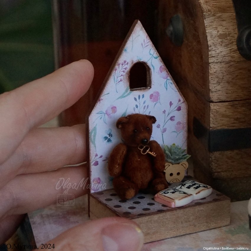 Полочки-витрины для мини кукол и зверят