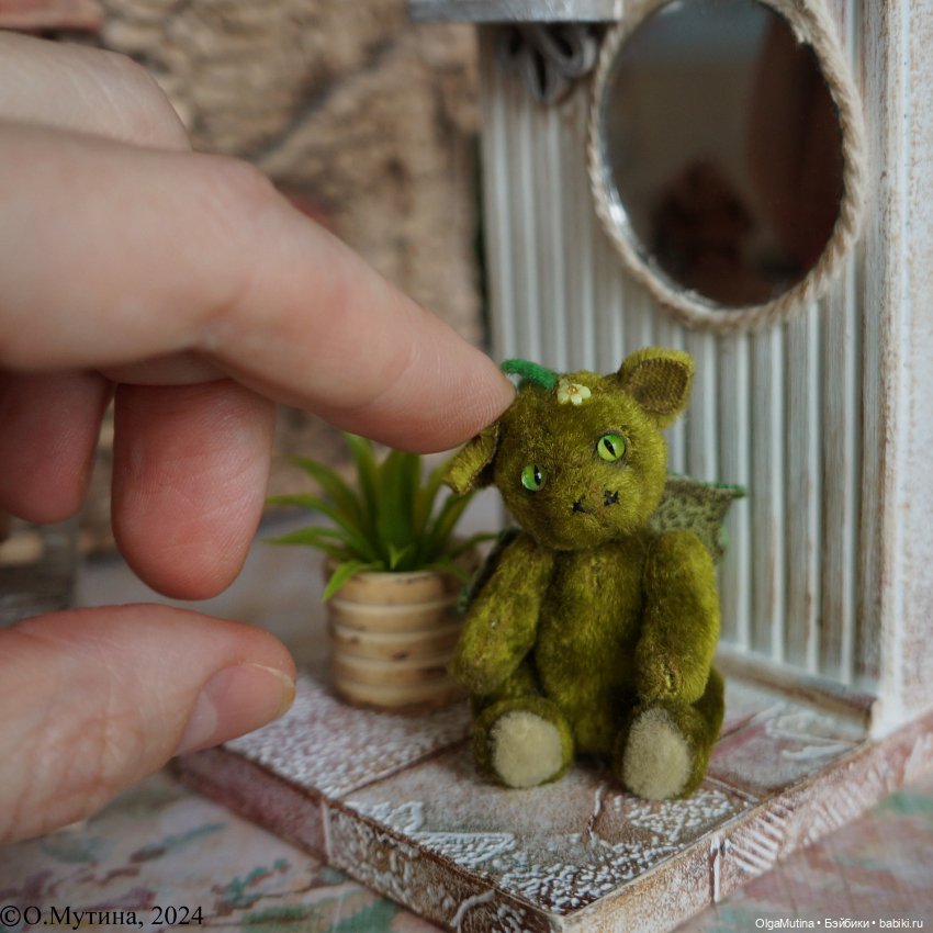 Полочки-витрины для мини кукол и зверят