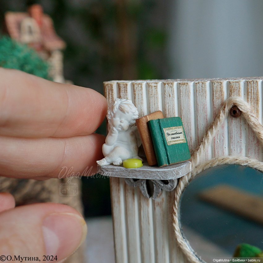 Полочки-витрины для мини кукол и зверят