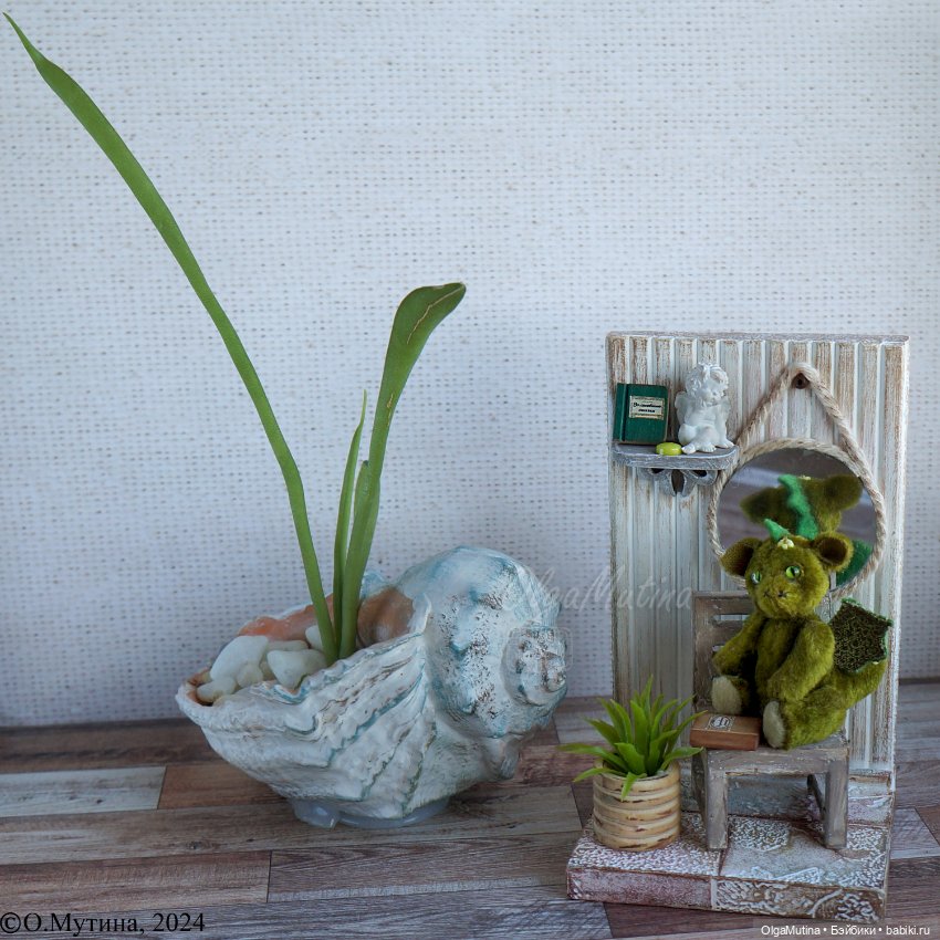 Полочки-витрины для мини кукол и зверят