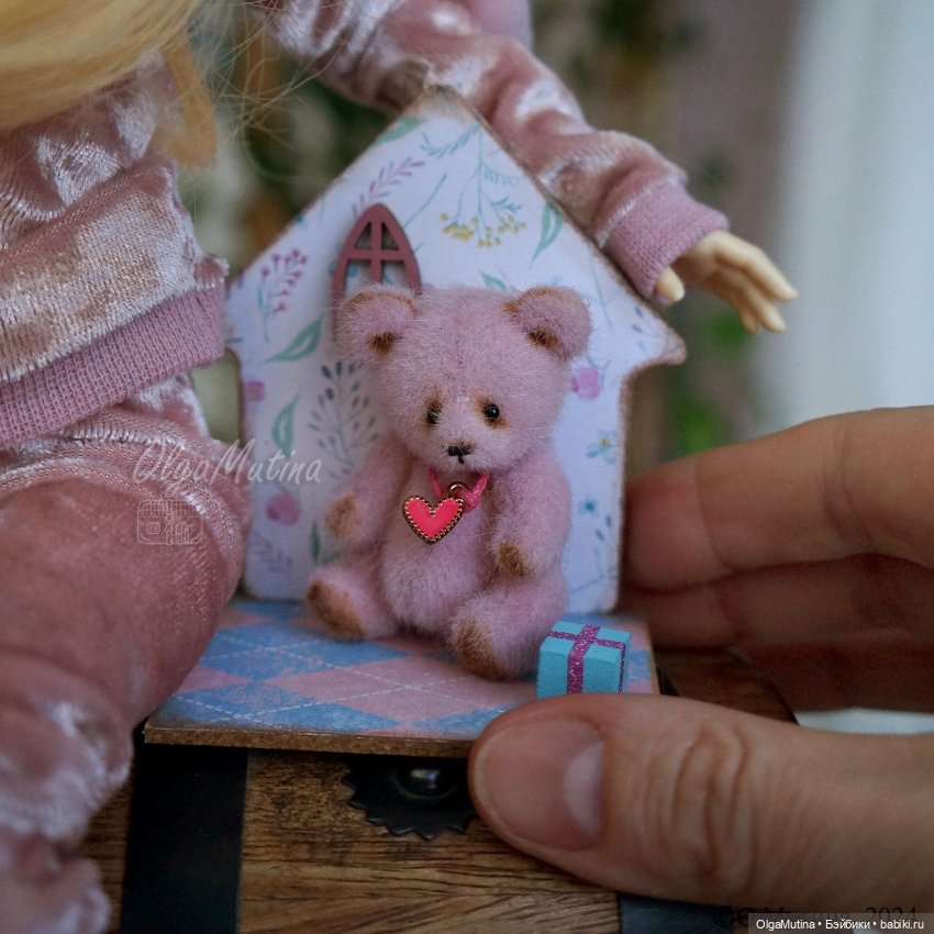 Полочки-витрины для мини кукол и зверят