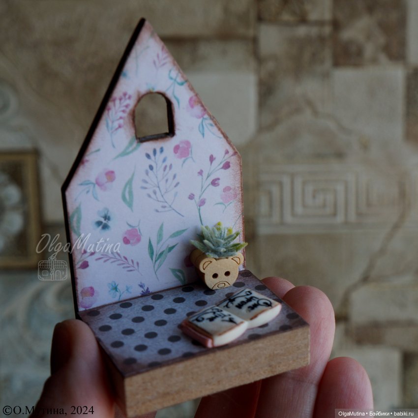 Полочки-витрины для мини кукол и зверят