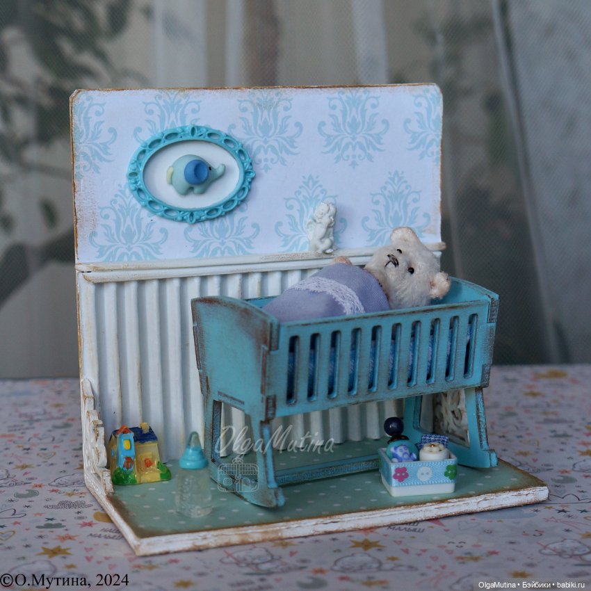 Полочки-витрины для мини кукол и зверят
