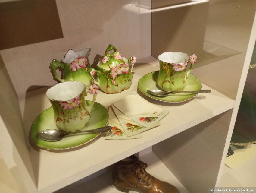 Куклы, игрушки, детская одежда и обувь на выставке моды 19-го века