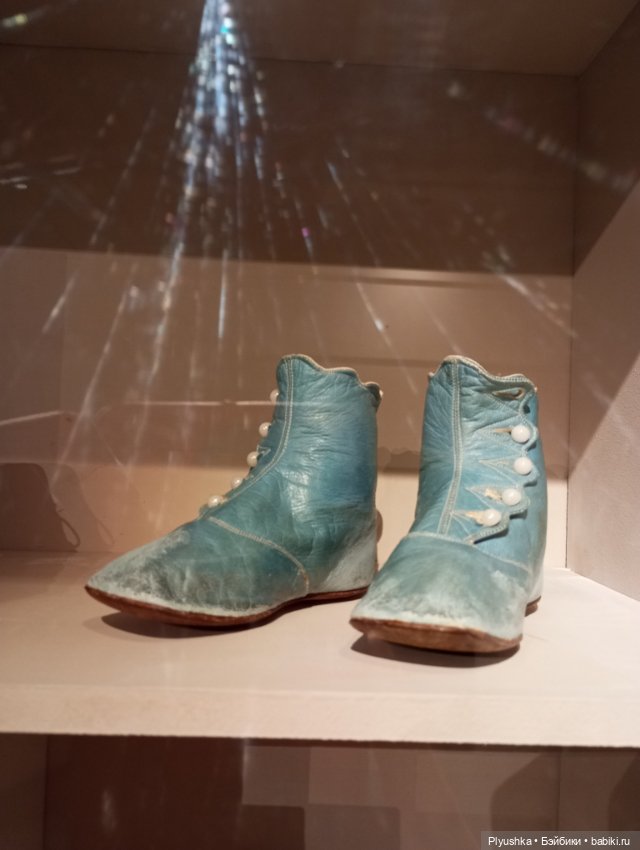 Куклы, игрушки, детская одежда и обувь на выставке моды 19-го века (фото 9)