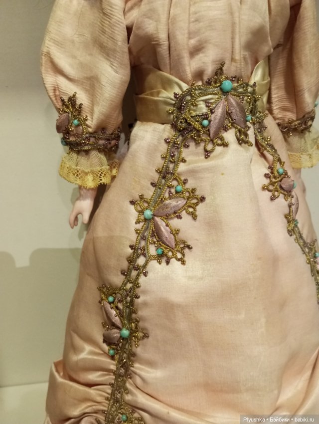 Куклы, игрушки, детская одежда и обувь на выставке моды 19-го века