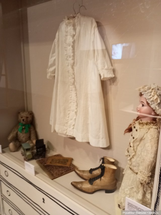 Куклы, игрушки, детская одежда и обувь на выставке моды 19-го века