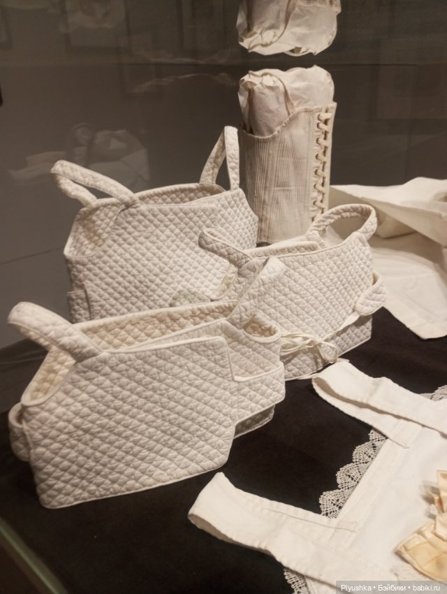 Куклы, игрушки, детская одежда и обувь на выставке моды 19-го века